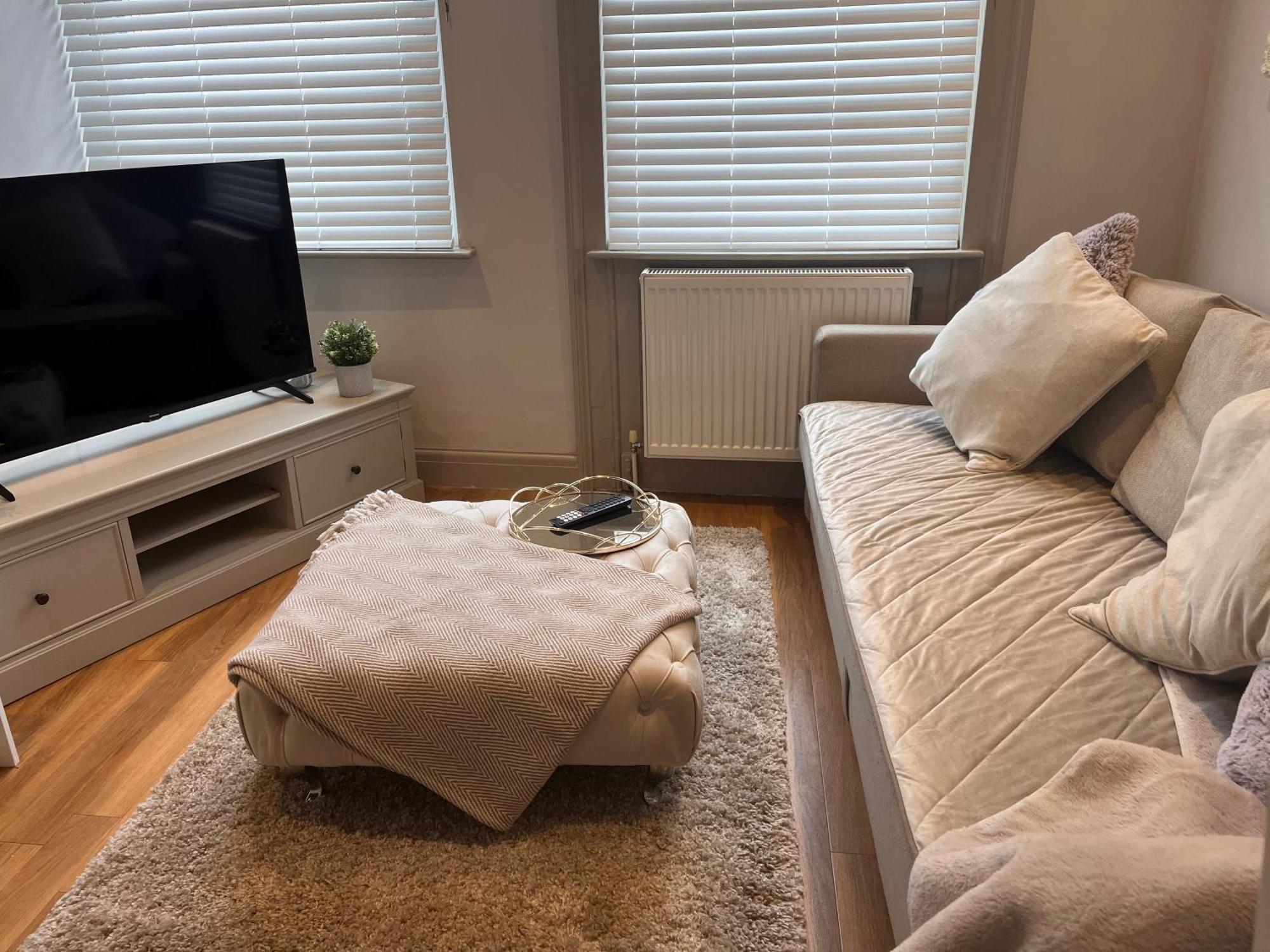 Central Private 1 Bed Flat เรดดิ้ง ภายนอก รูปภาพ